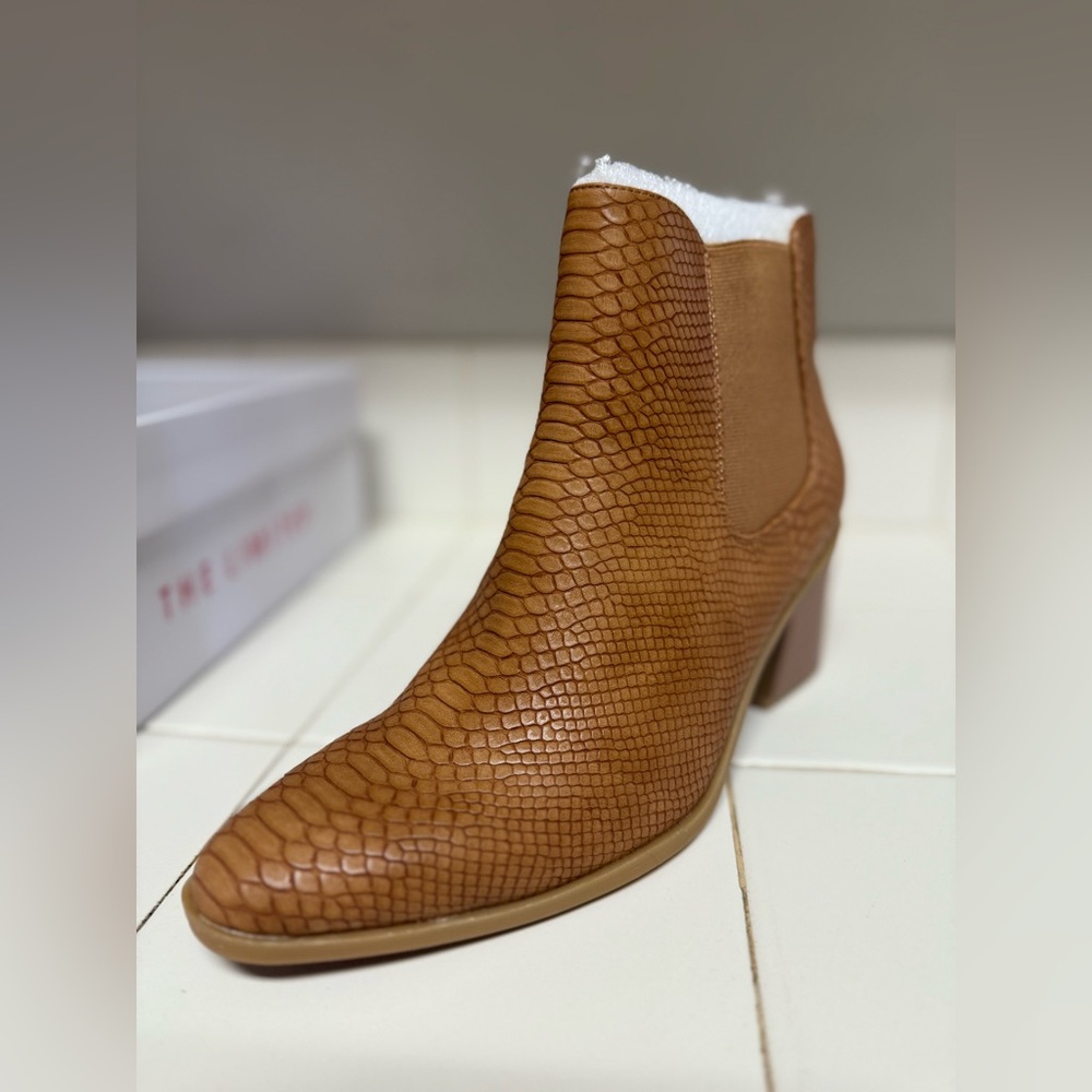 NIB: The Limited KIKI Cognac Snake Print Pointed Toe Ankle Booties 7.5